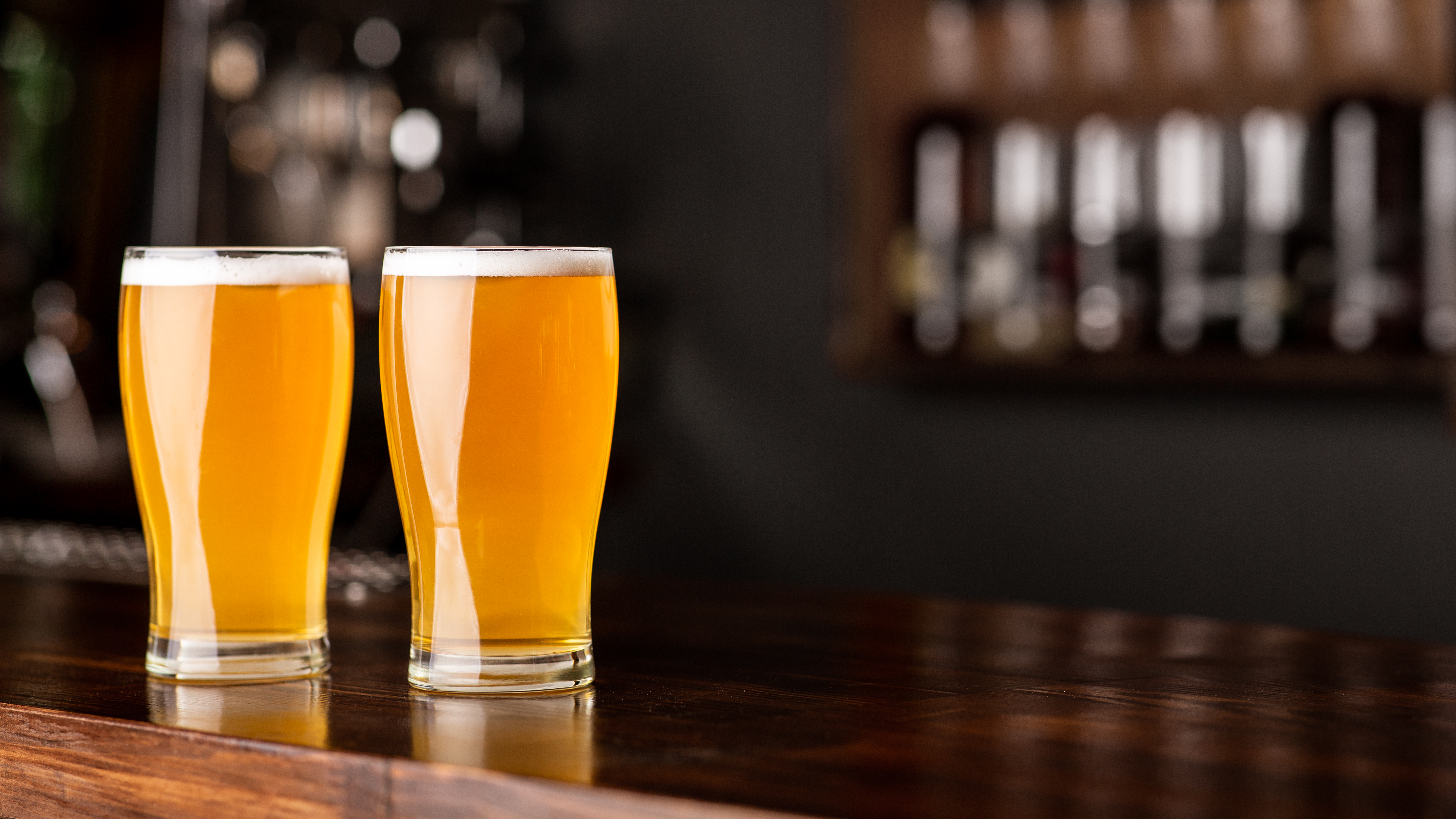 Two_Glasses_Pints_Beer